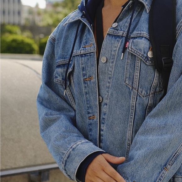 Levi’s Jean Jacket - Picture 4 of 9